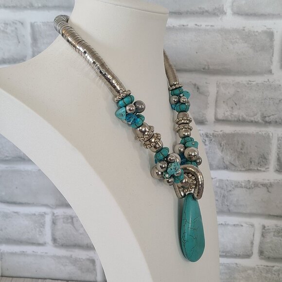 Chunky Howlite Turquoise Color Beaded Silver Tone Statement Necklace - Picture 8 of 11